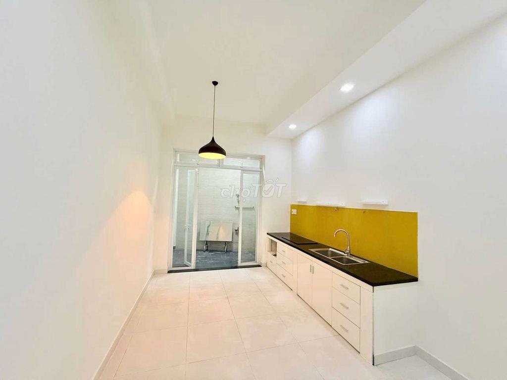 Nhà mặt tiền đường xe hơi tận cửa nhà 