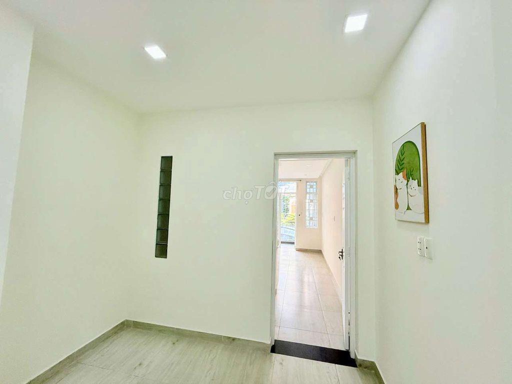 Nhà mặt tiền đường xe hơi tận cửa nhà 