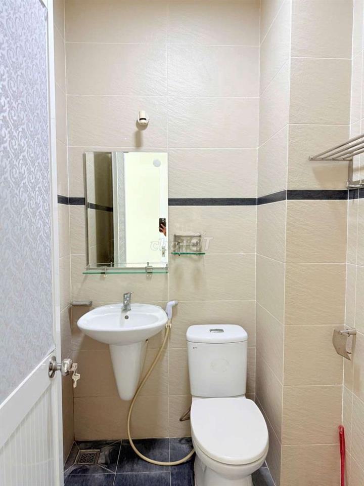Nhà mặt tiền đường xe hơi tận cửa nhà 