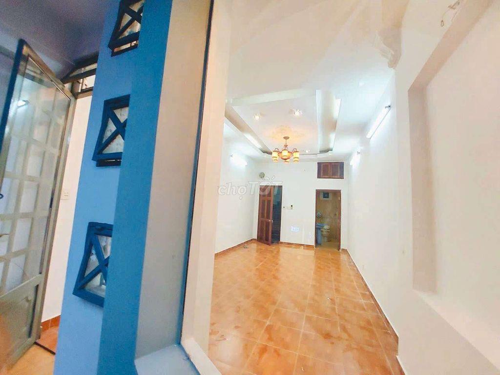 Cần bán gấp nhà xe hơi tận cửa.