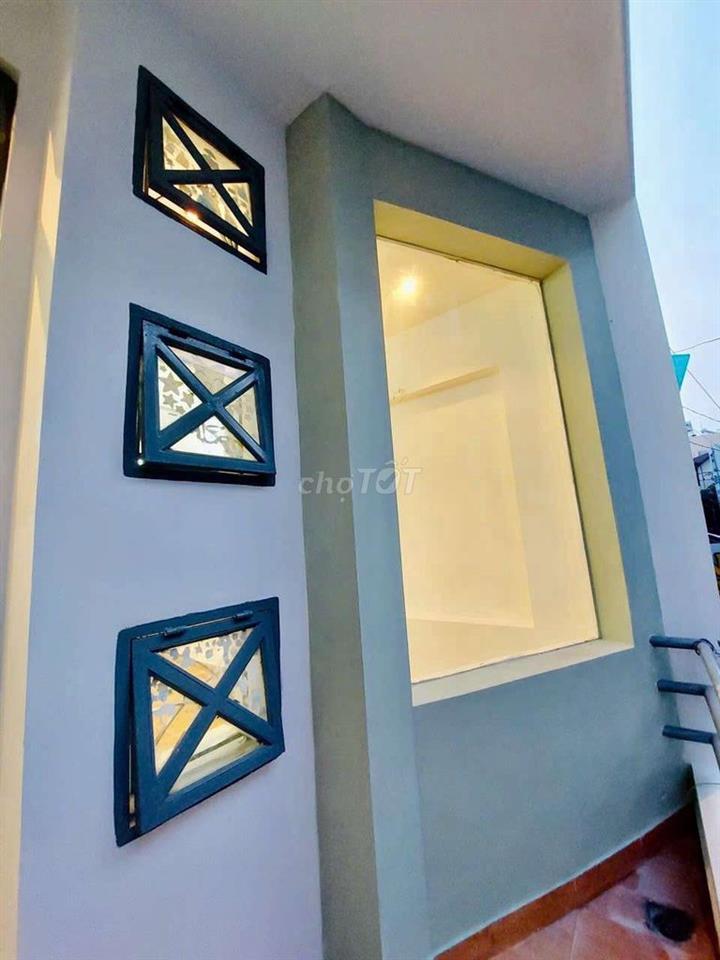 Cần bán gấp nhà xe hơi tận cửa.