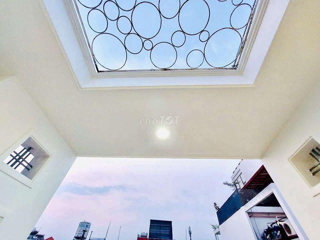 Cần bán gấp nhà xe hơi tận cửa.