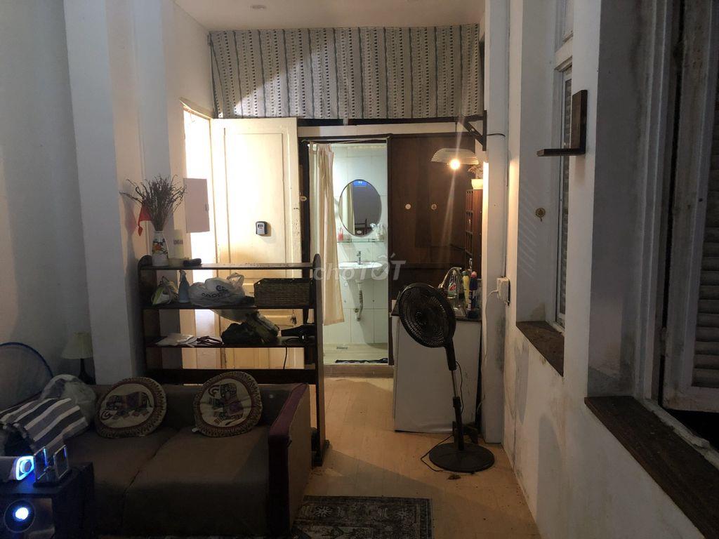Nhà Nhỏ Quận 1, Đẹp, Đủ trang thiết bị. Cách Nhà Thờ Đức Bà 300m.
