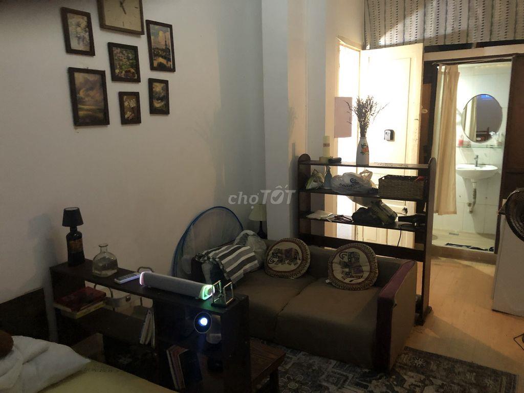 Nhà Nhỏ Quận 1, Đẹp, Đủ trang thiết bị. Cách Nhà Thờ Đức Bà 300m.