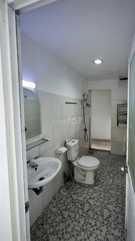 Cho thuê căn hộ 2pn, 2wc, có ban công chung cư Hưng Ngân