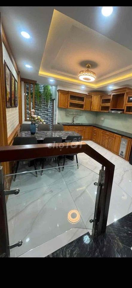bán nhà mặt tiền Thạnh Lộc, có sân