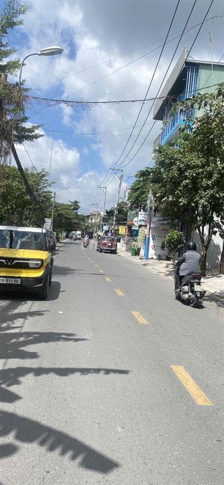 bán nhà mặt tiền Thạnh Lộc, có sân