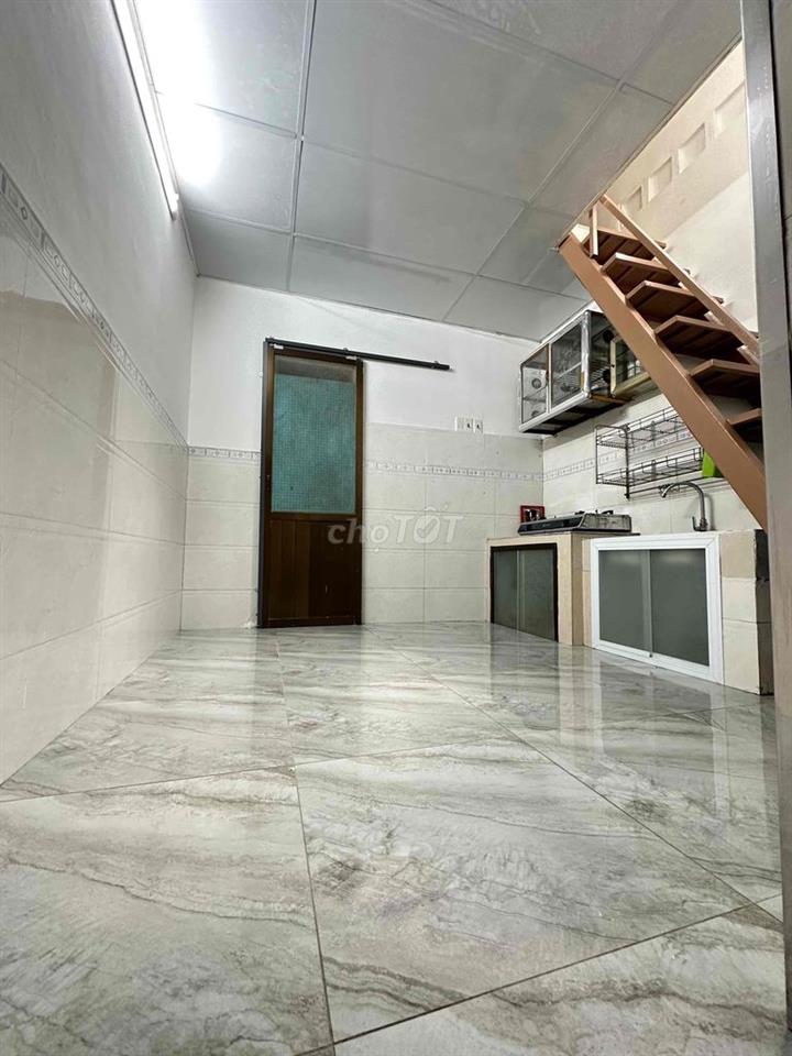 Cần cho thuê nhà cmt8 quận 3