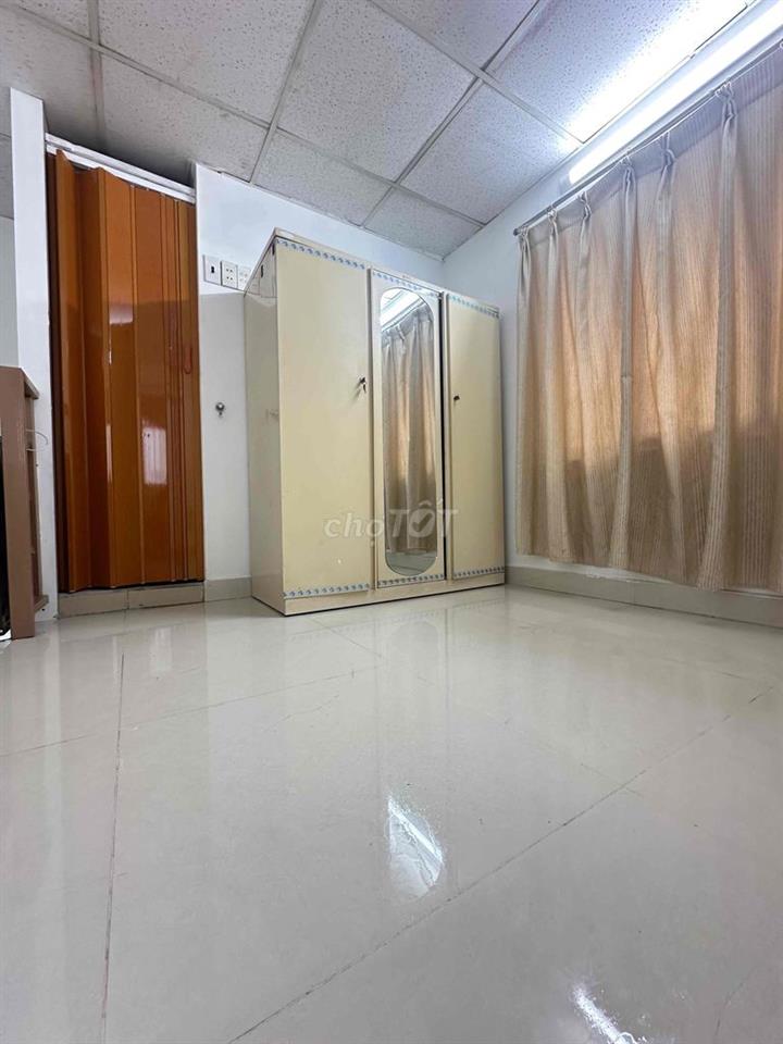 Cần cho thuê nhà cmt8 quận 3