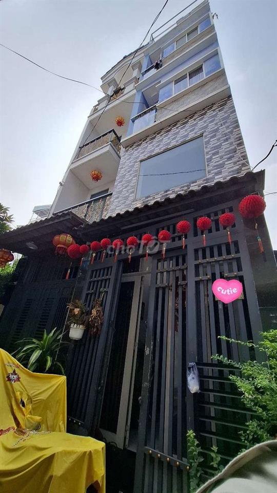 Nhà ở Quận 4