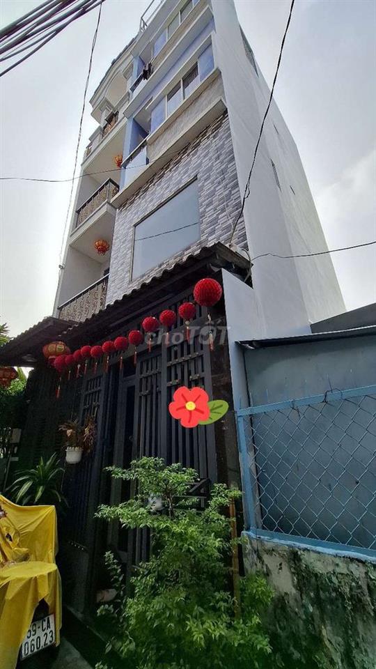 Nhà ở Quận 4