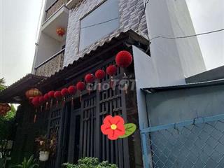 Nhà ở Quận 4