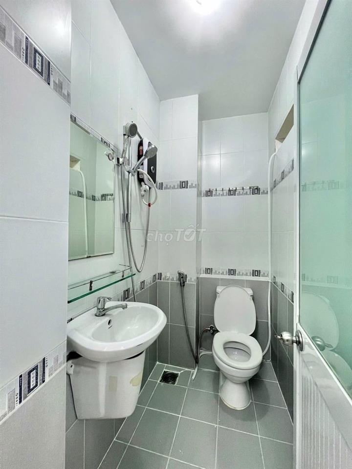 TRỆT - PHÒNG 3 GIAN QUẬN 4