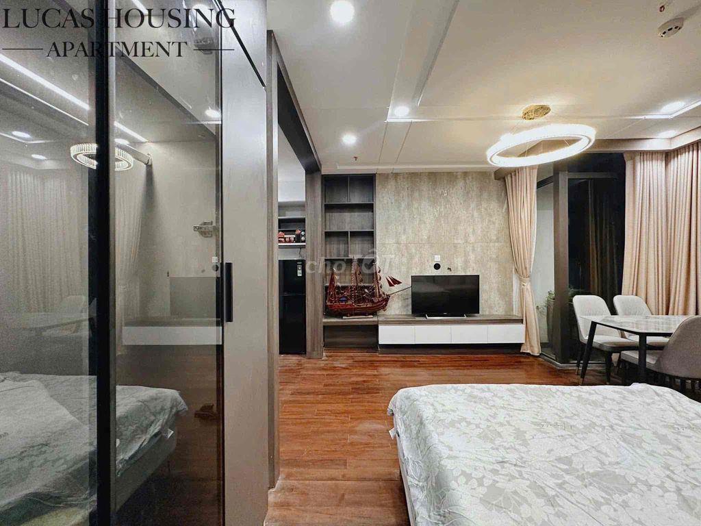 Căn hộ gần sân bay tách bếp