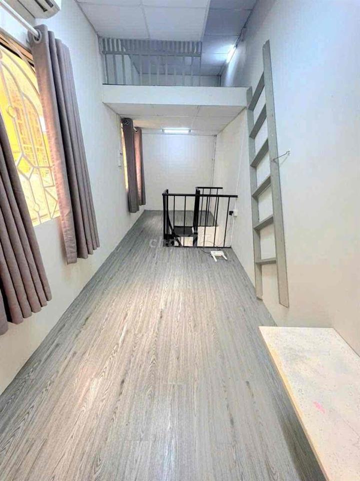 Nhà Huỳnh Văn Bánh DTSD 40m2  1 trệt 1  lầu 2PN sạch đẹp thoáng mát