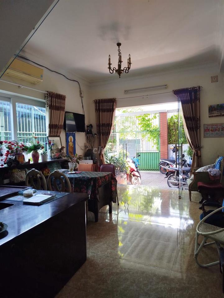 Phòng cho thuê độc thân, không hút thuốc, thích yên tĩnh.