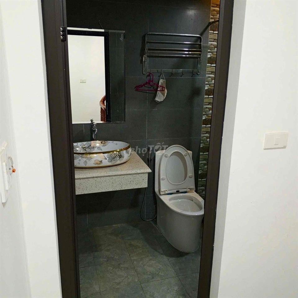 Cho thuê nhà Nguyên Căn Tư Đình, Bát Khối, gần cầu Trần Hưng Đạo