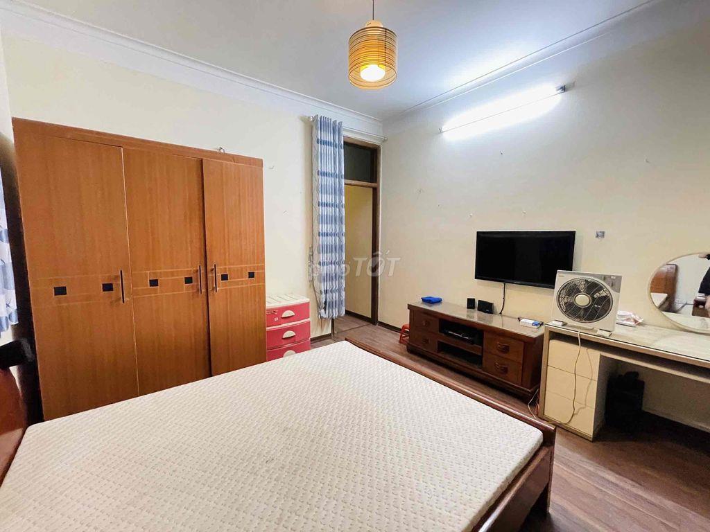 Cho thuê nhà Nguyên Căn Nguyễn Văn Cừ, 55m2, 3 tầng