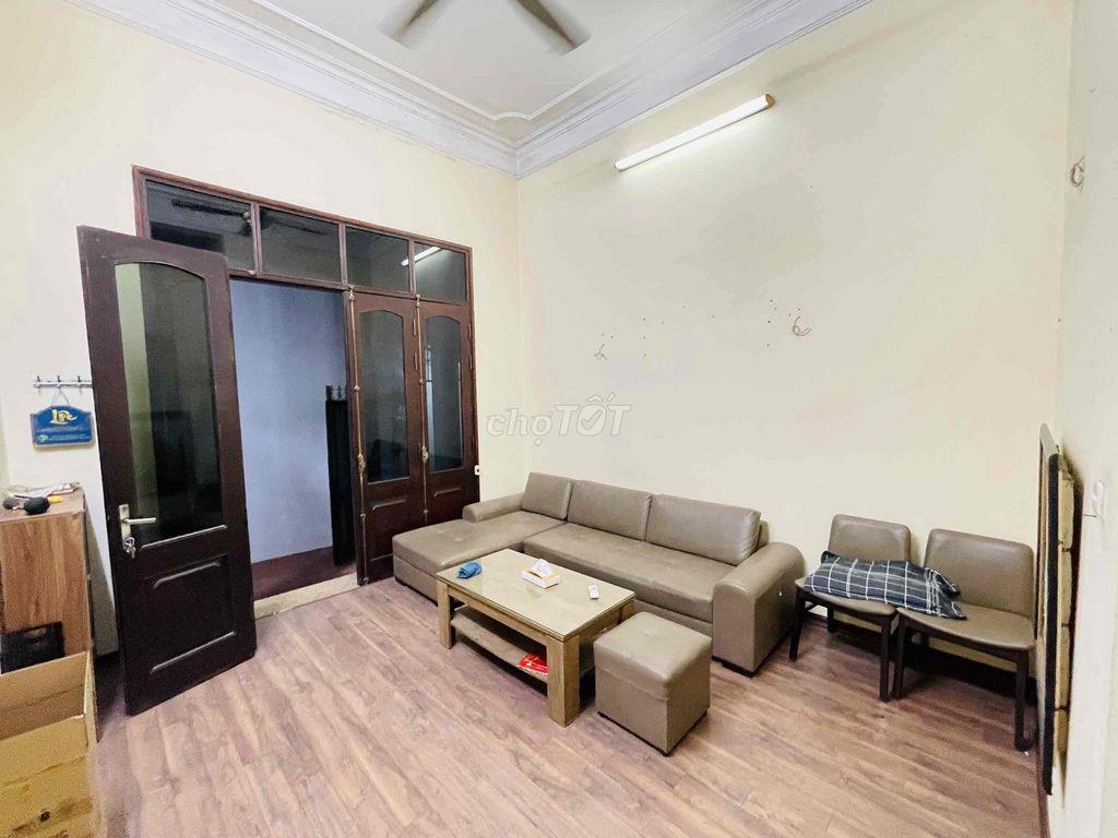 Cho thuê nhà Nguyên Căn Nguyễn Văn Cừ, 55m2, 3 tầng