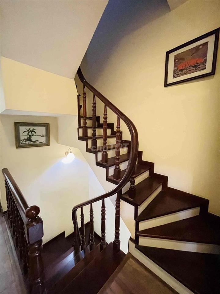 Cho thuê nhà Nguyên Căn Nguyễn Văn Cừ, 55m2, 3 tầng