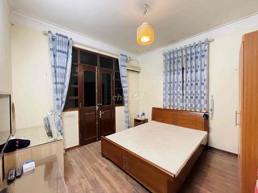 Cho thuê nhà Nguyên Căn Nguyễn Văn Cừ, 55m2, 3 tầng