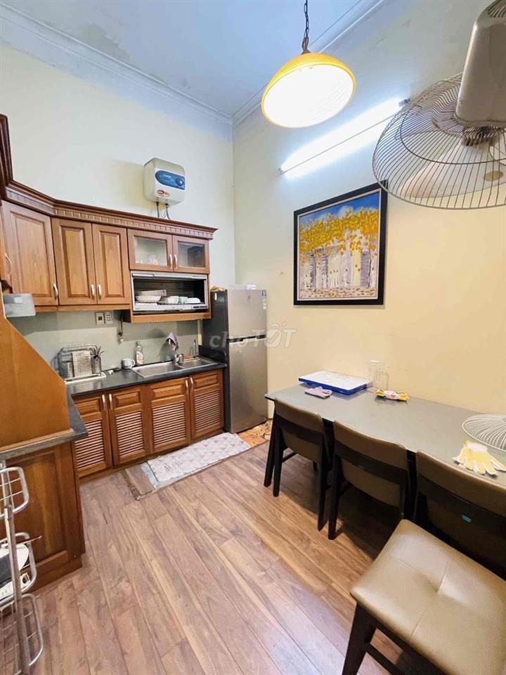 Cho thuê nhà Nguyên Căn Nguyễn Văn Cừ, 55m2, 3 tầng