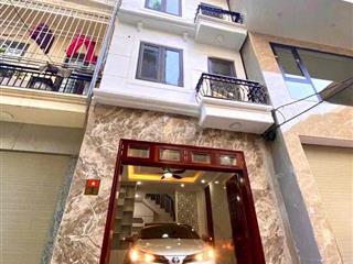 Cho thuê nhà Phố Trạm, ô tô vào nhà, gần cầu Vĩnh Tuy, Aeon Long Biên
