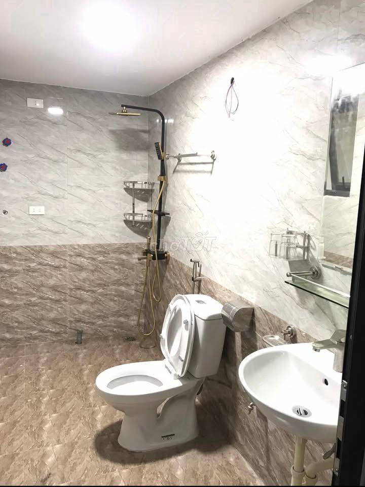 HOT, cho thuê văn phòng mạn Vạn Phúc 4tr5