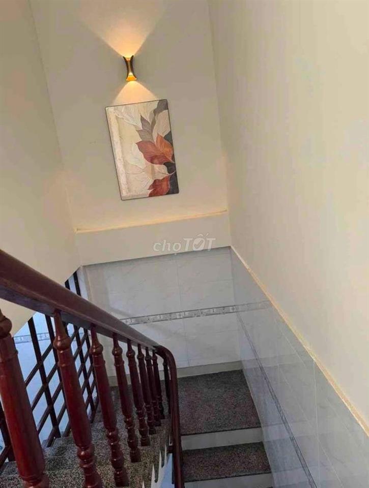 Chủ Cần Bán Gấp Nhà 2 Tầng, Có Thể Vào Ở Ngay