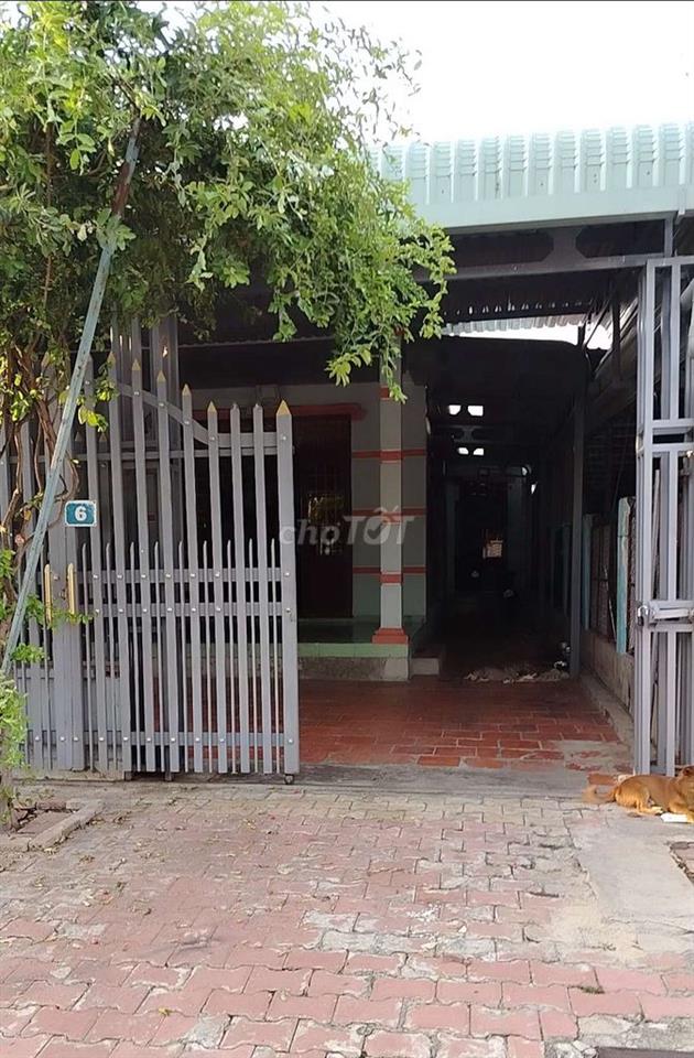 Nhà ngay trung tâm xã Phú Giáo