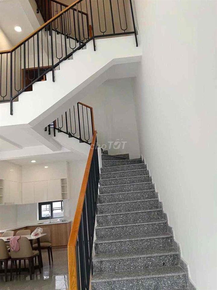 Nhà cần bán gần chợ Visp2 A