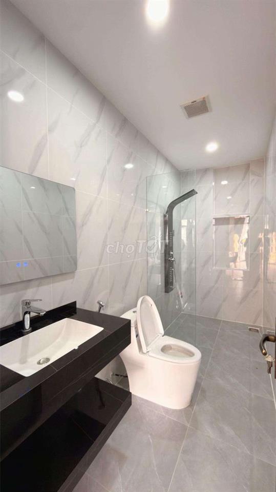 Nhà mới xây cần bán mặt tiền DT741 gần Cổng Xanh