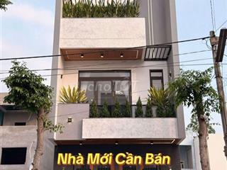 Nhà mới xây cần bán mặt tiền DT741 gần Cổng Xanh