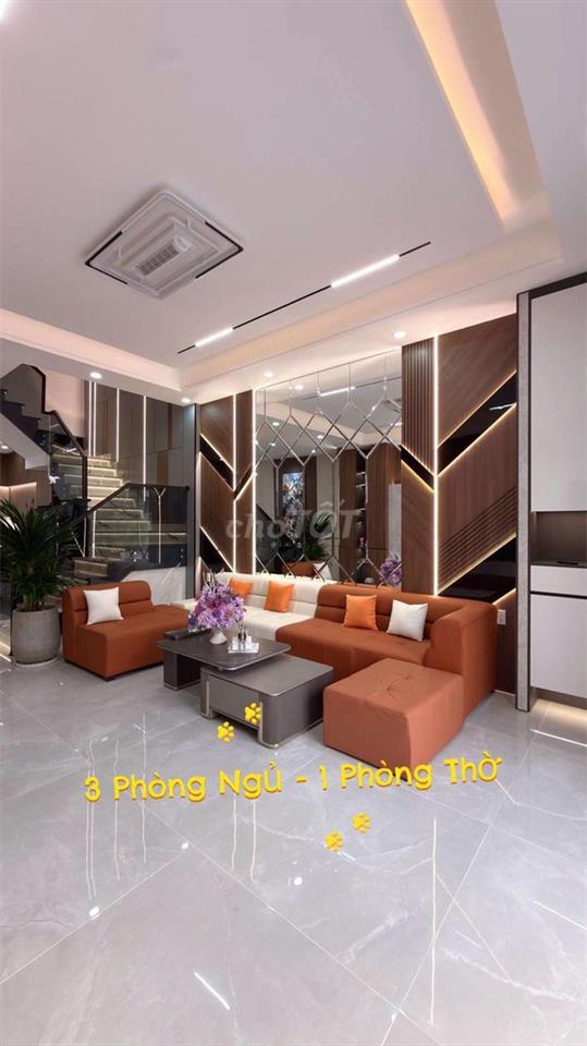 Nhà mới xây cần bán mặt tiền DT741 gần Cổng Xanh
