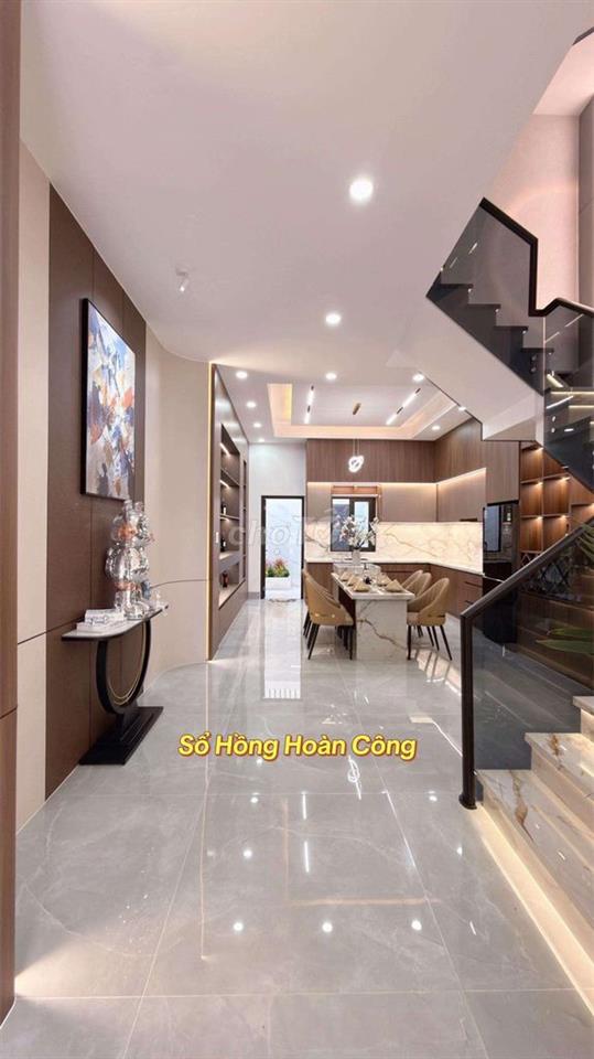 Nhà mới xây cần bán mặt tiền DT741 gần Cổng Xanh