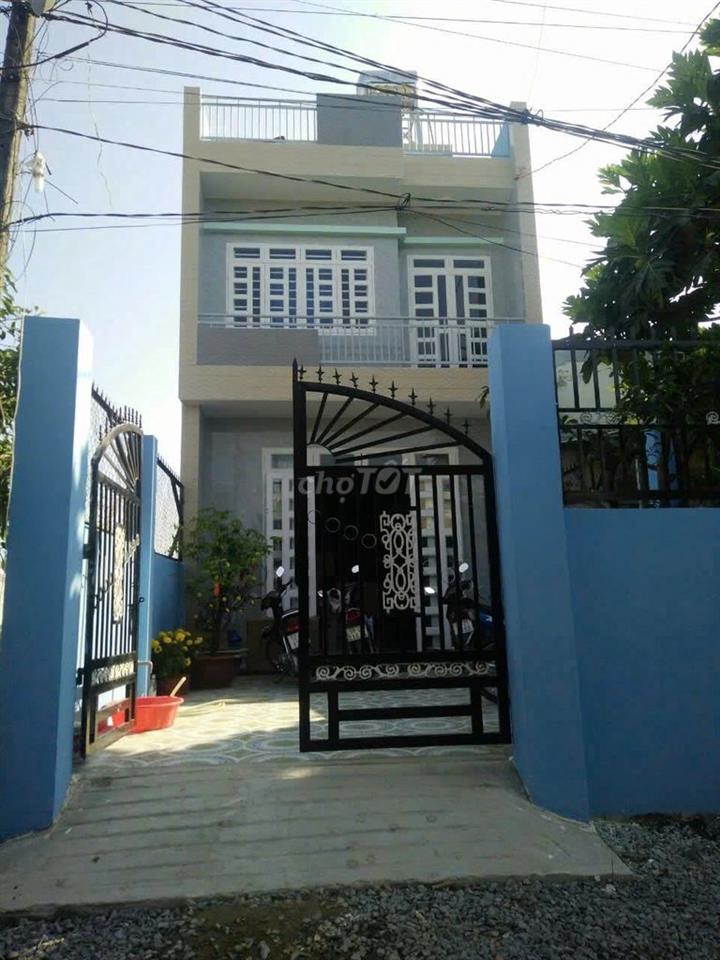 NHÀ GẦN CHỢ TRƯỜNG HỌC, NHÀ THỜ, HẺM XE HƠI, 2 LẦU,  CÁCH XE BUS 400M 
