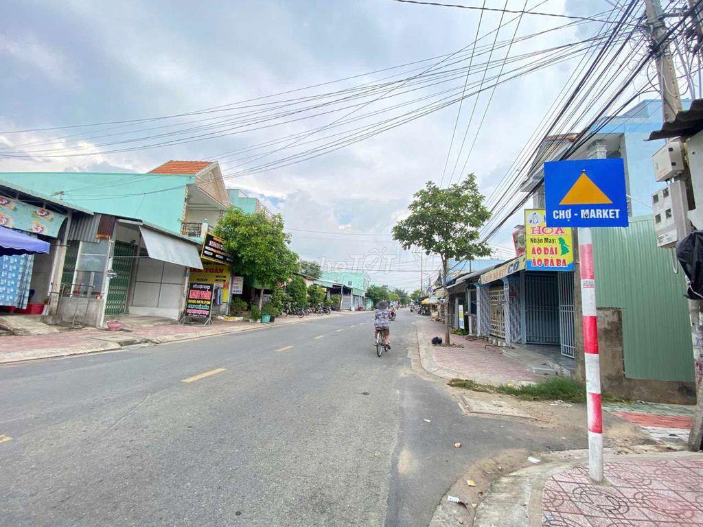 Nhà vườn ngay chợ Khánh Hậu
