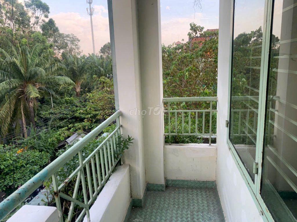 Bán căn hộ chung cư Lê Thị Riêng, Q10, thang máy, 60m2, 2pn, 3.3 tỷ