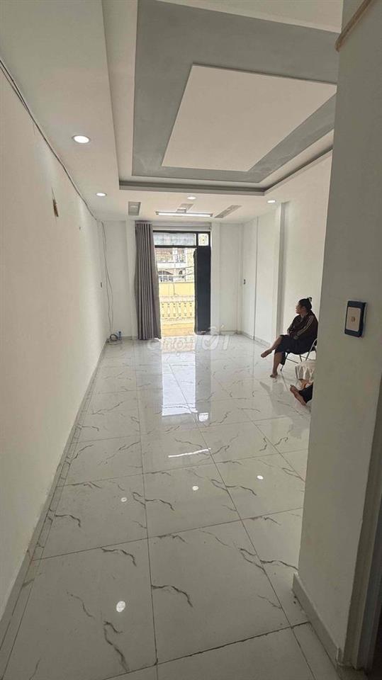 Cho thuê phòng Mặt tiền - ban công lớn