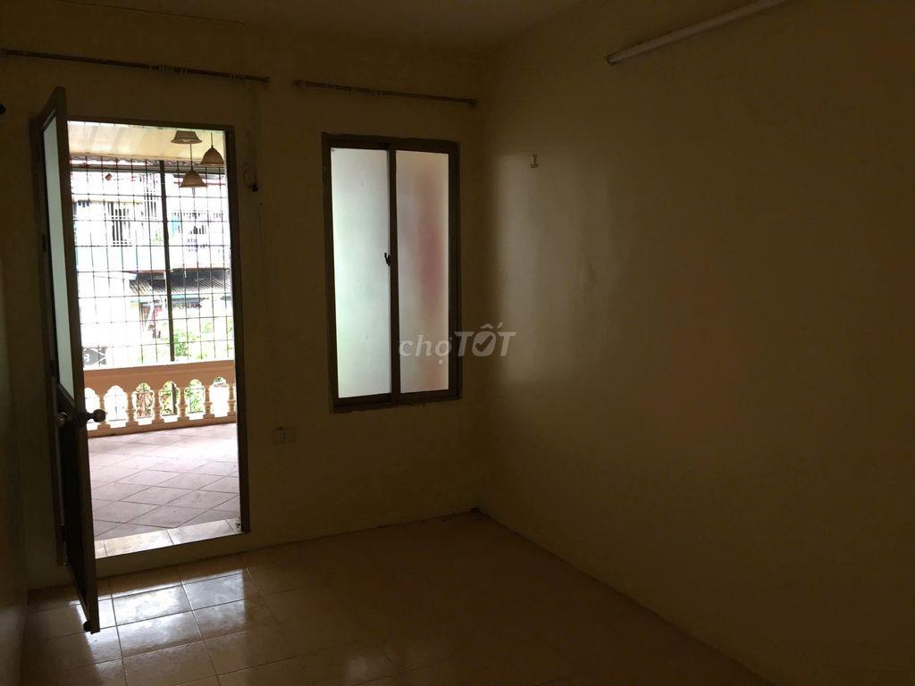 Cho thuê nhà tập thể phố Hoàng Ngọc Phách, 85 m2 sạch đẹp, thoáng mát