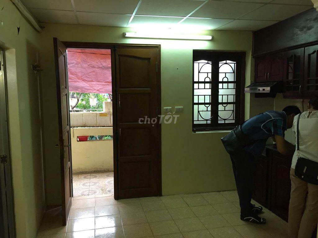 Cho thuê nhà tập thể phố Hoàng Ngọc Phách, 85 m2 sạch đẹp, thoáng mát