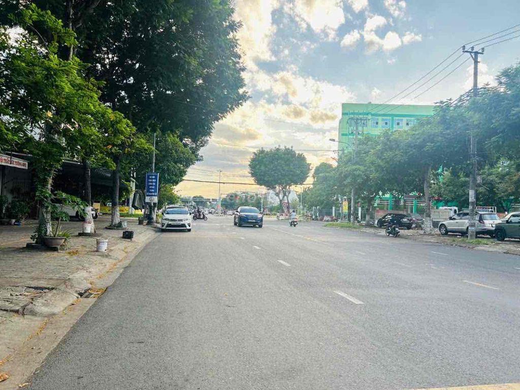 BÁN ĐẤT MẶT TIỀN KHUÊ TRUNG - GẦN CÔNG VIÊN THANH NIÊN - TẶNG NHÀ C4