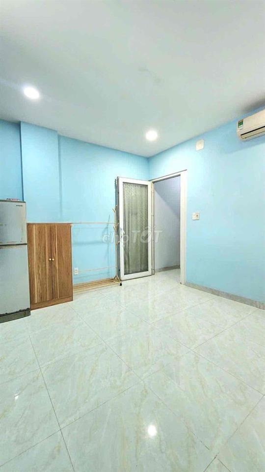 Phòng cho thuê mặt tiền Lý Chiêu Hoàng