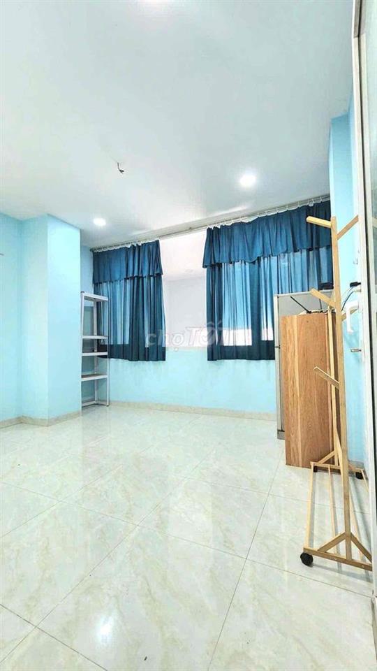 Phòng cho thuê mặt tiền Lý Chiêu Hoàng