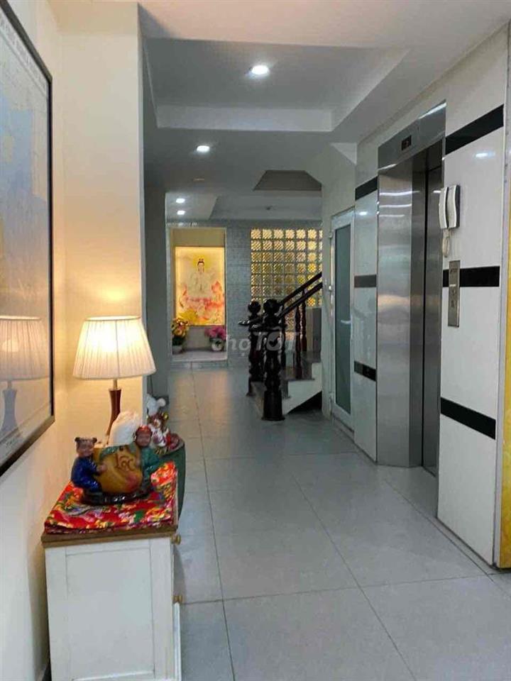 Nhà mặt tiền hà huy giáp dưới chân cầu ngã tư ga có cầu thang máy