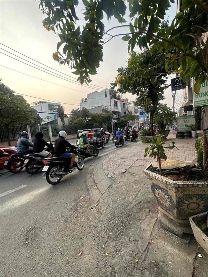 LONG TRƯỜNG 107m2 - 3 TẦNG - 2OTO- GIẢM SÂU 2 tỷ