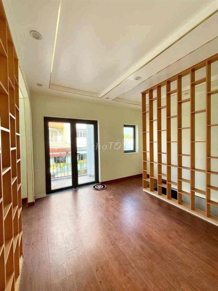 118m2 - mặt tiền 2 tầng - nhà mới - cách vincom dĩ an 300m - 6,5 tỷ