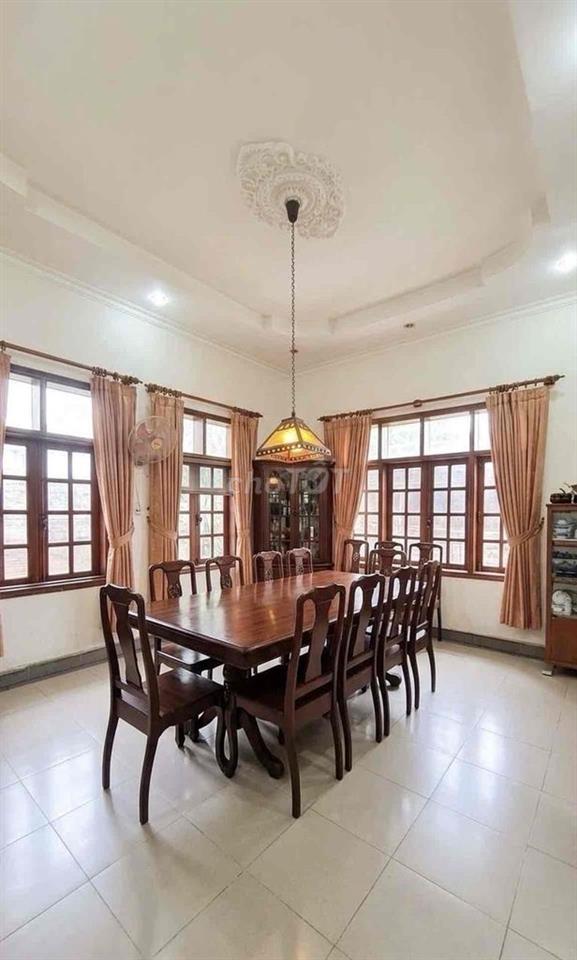 BIỆT THỰ - 204m2 - XE HƠI TRÁNH - HOÀN CÔNG