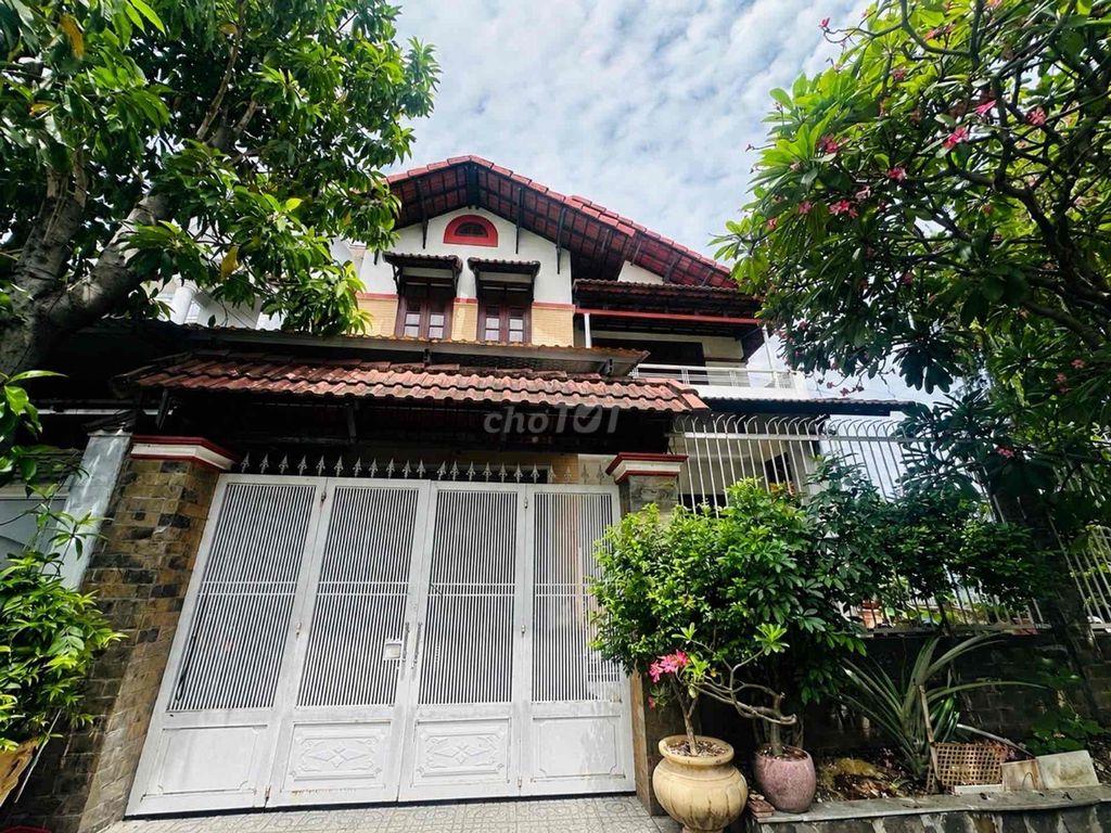 BIỆT THỰ - 204m2 - XE HƠI TRÁNH - HOÀN CÔNG