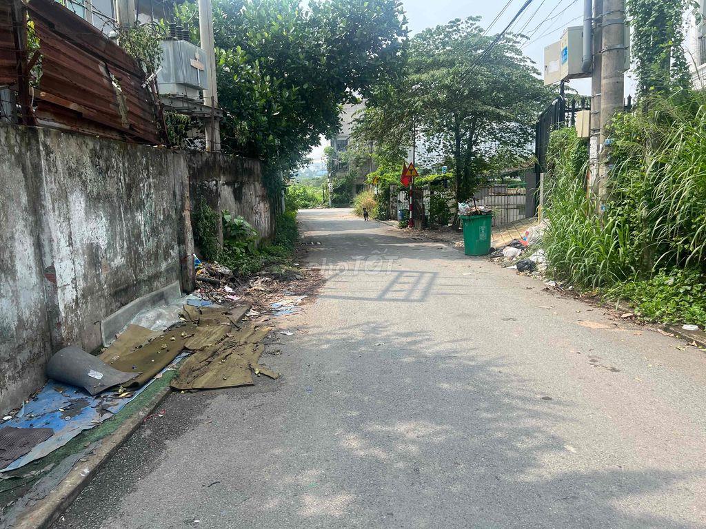 CHO THUÊ KHO XƯỞNG 400M2 NGAY LÀNG ĐẠI HỌC CÓ ĐIỆN 3 PHA